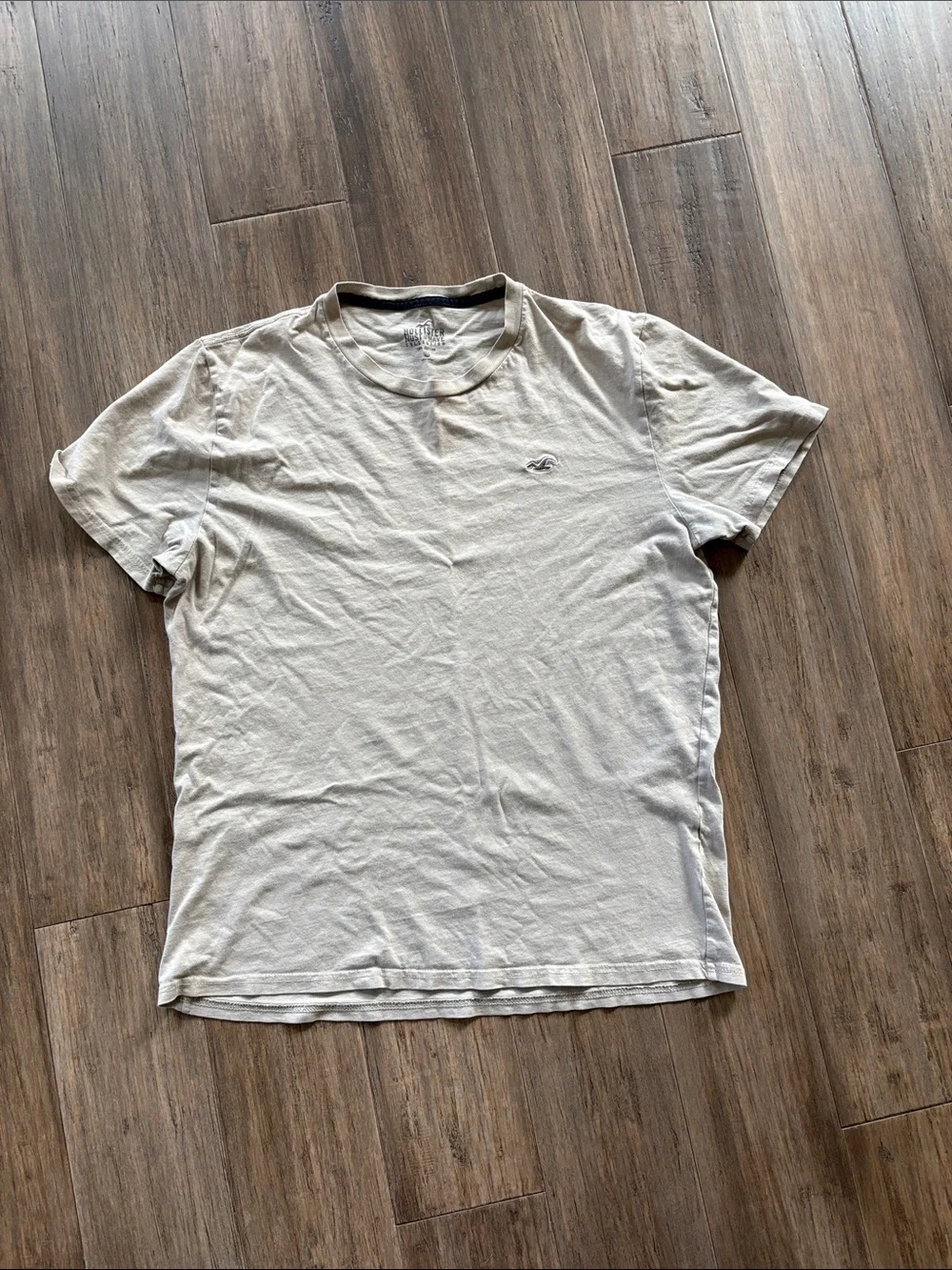 ⭐️ FREE with any additional purchase ⭐️ Men's Hollister Short Sleeve Tee medium